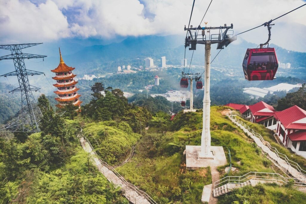 Cable car and the Chin Swee Temple pagoda, Genting Highlands